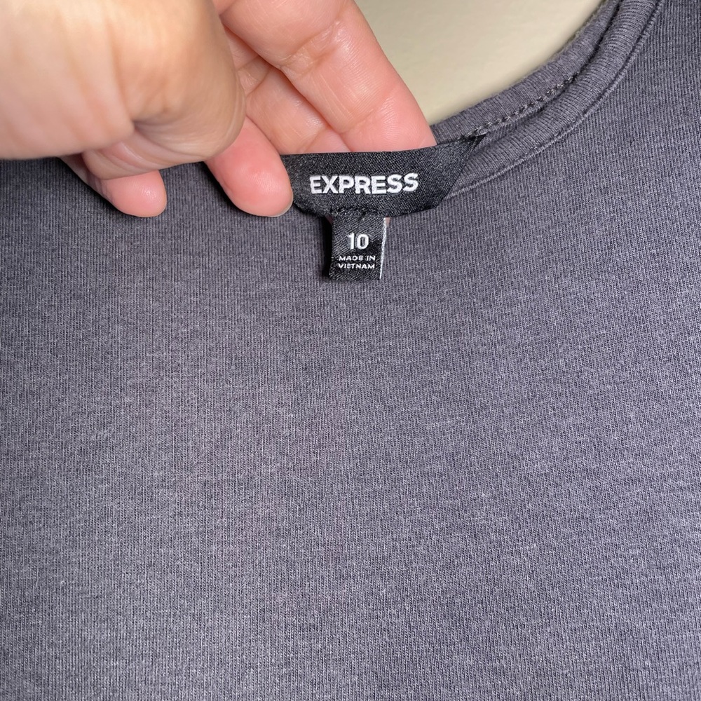 Express dress - Picture 2 of 6